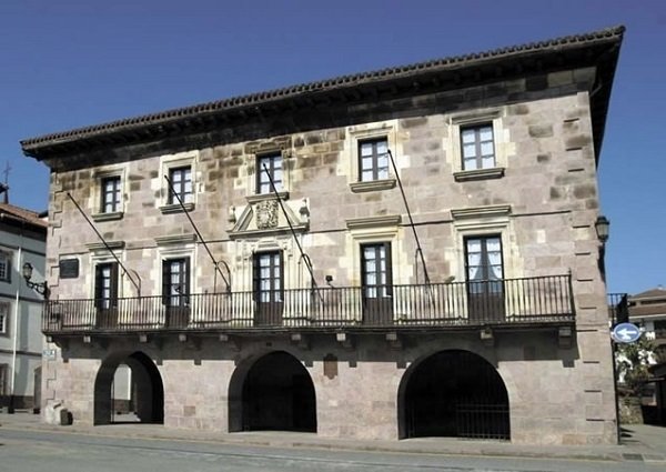 Foto: Casa consistorial en Elizondo