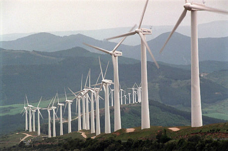 Molinos de viento en el Parque Eólico de El Perdón. Horizontal. Energías alternativas. Medio ambiente. Aerogeneradores.