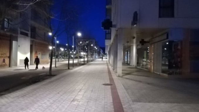 Foto: Una zona peatonal y comercial de Sarriguren
