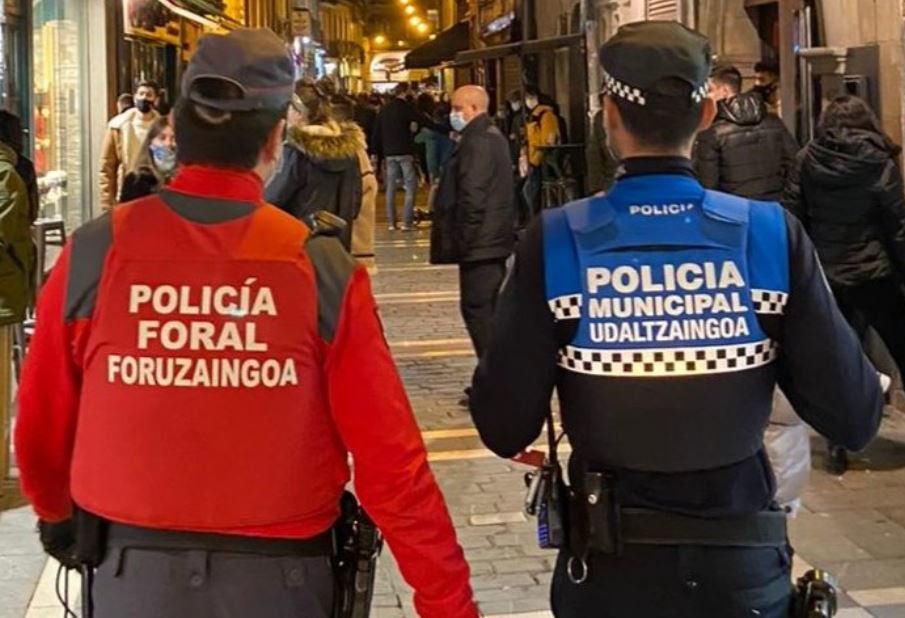 Operativo conjunto de Policía Municipal y Policía Foral en Pamplona
