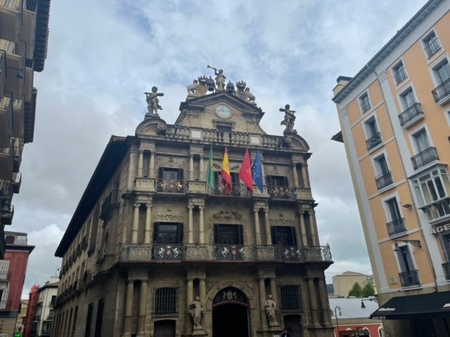 Foto: fachada del Ayuntamiento de Pamplona