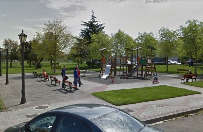Parque infantil en el Grupo Urdánoz