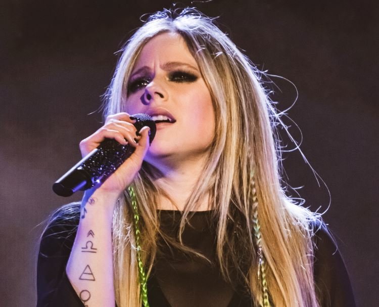 El 4 de abril le ha correspondido a la cantante Avril Lavigne