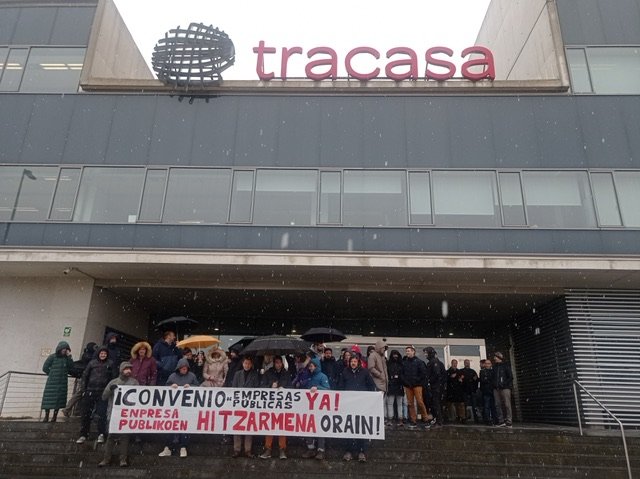 Foto: trabajadores de Tracasa y Tracasa Instrumental, durante la protesta