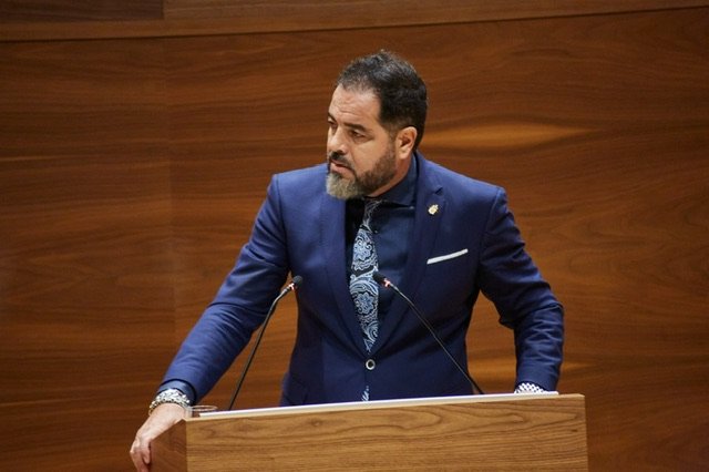 Foto: Ramón Alzórriz, durante un debate