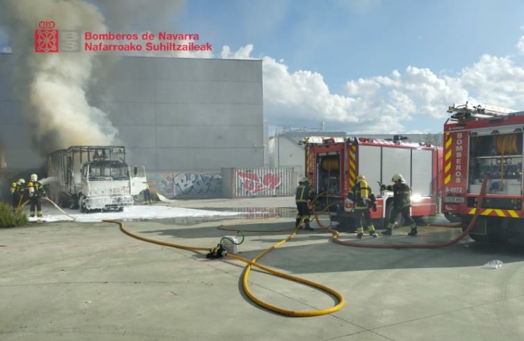 Incendio del camión en el Polígono Areta de Huarte