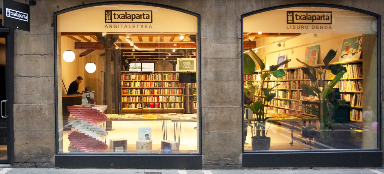 Librería Txalaparta en la calle Mayor