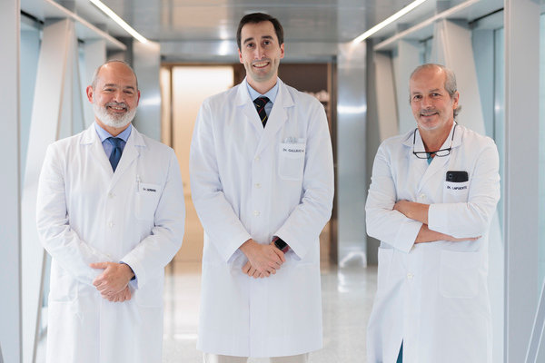 Los Dres. Javier Serrano, Alejandro Gallego y Fernando Lapuente, del Área de Sarcomas del Cancer Center Clínica Universidad de Navarra.
