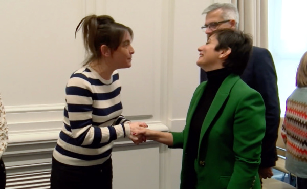 Foto: La vicepresidenta Alfaro saluda a la ministra Isabel Rodríguez, anfitriona de la reunión de este jueves en Madrid