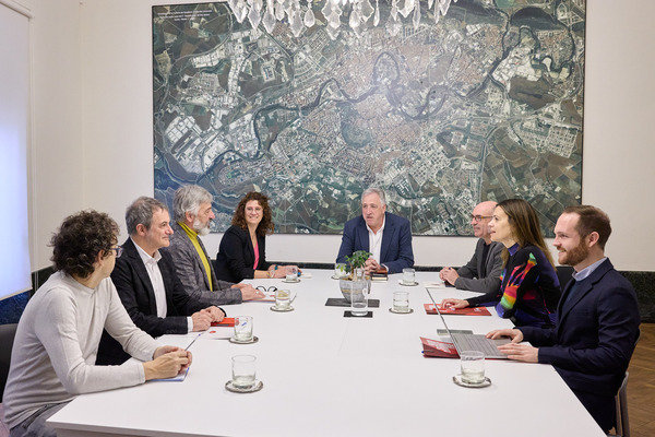 Foto: primera reunión de presupuestos en Pamplona