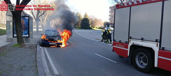 Foto: Incendio del vehículo en la calle Sadar