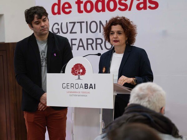 Foto: Rueda de prensa de Pablo Azcona y Blanca Regúlez en Estella-Lizarra