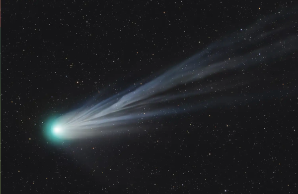 Foto: El cometa 12P/Pons-Brooks fotografiado por James Peirce desde Skull Valley, Utah, EUA.  James Peirce/Astrobin, CC BY-NC-SA