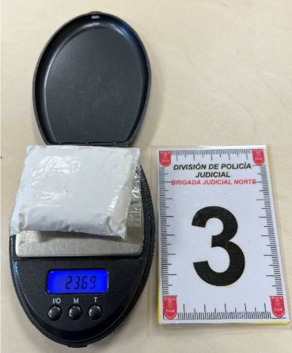 Foto: Droga escondida en preservativo y posteriormente pesada como evidencia