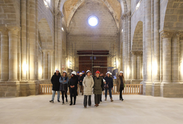 Foto: La consejera Esnaola ha visitado las obras de restauración de la iglesia del monasterio de La Oliva que finalizarán este mes.
