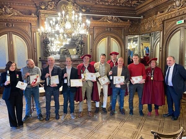 Foto: entrega de los premios de vinos