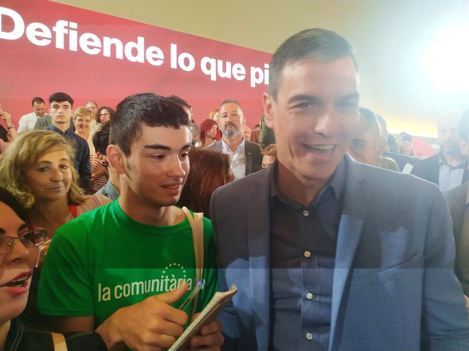 Foto: Nicolás Atanes, con el presidente Sánchez, en Pamplona